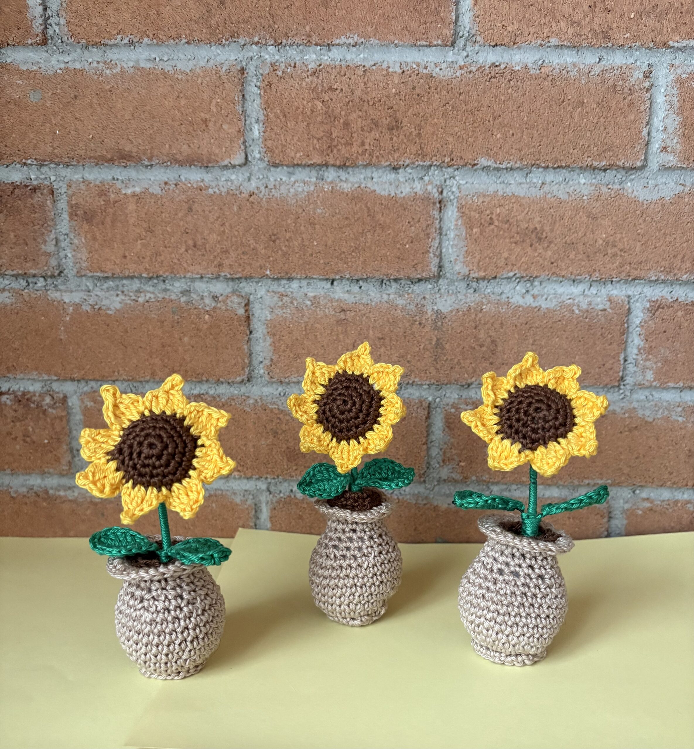 🧲 Mini Girasoli con magnete – fatti a mano all’uncinetto