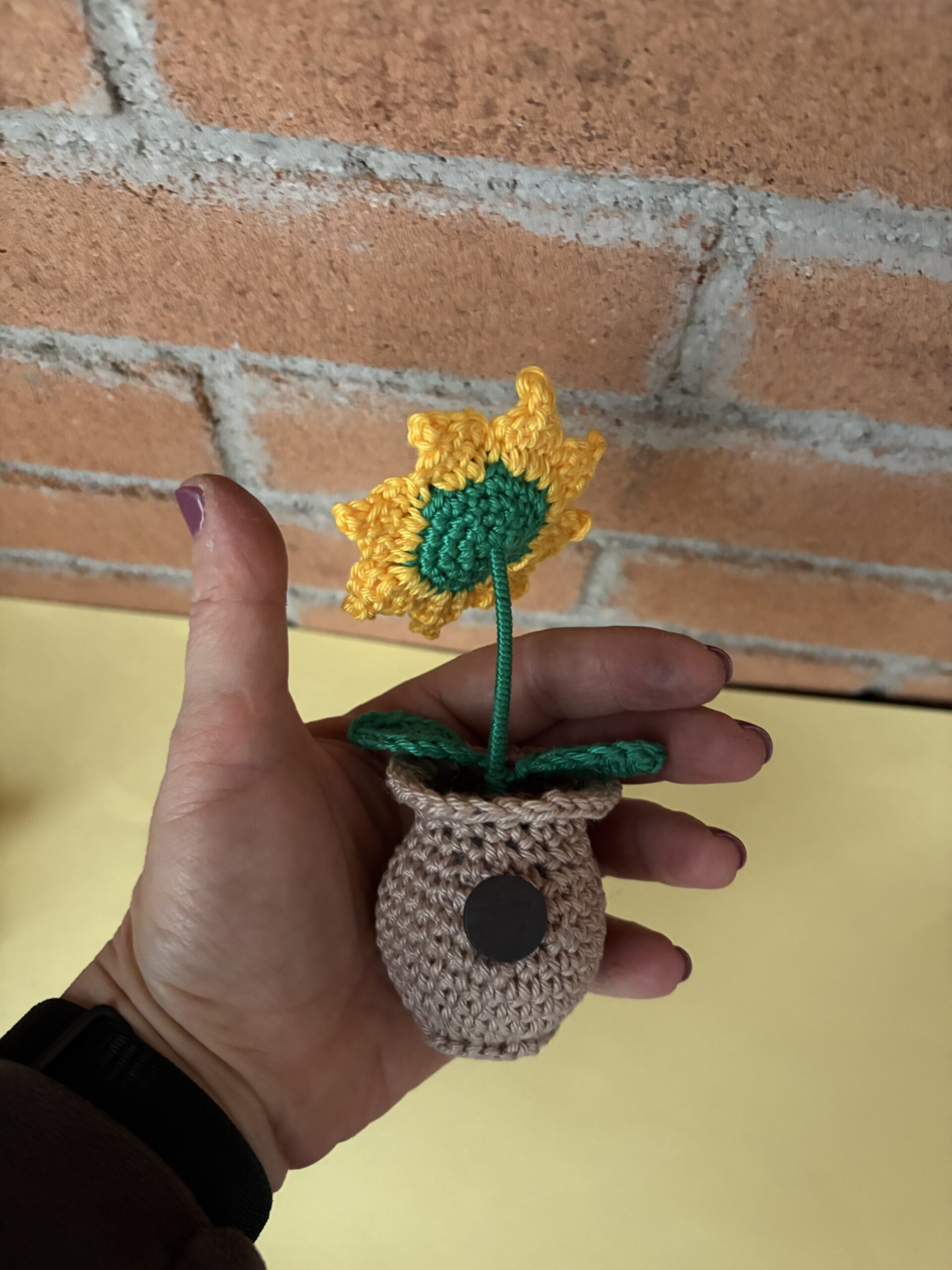 🧲 Mini Girasoli con magnete – fatti a mano all’uncinetto - immagine 4