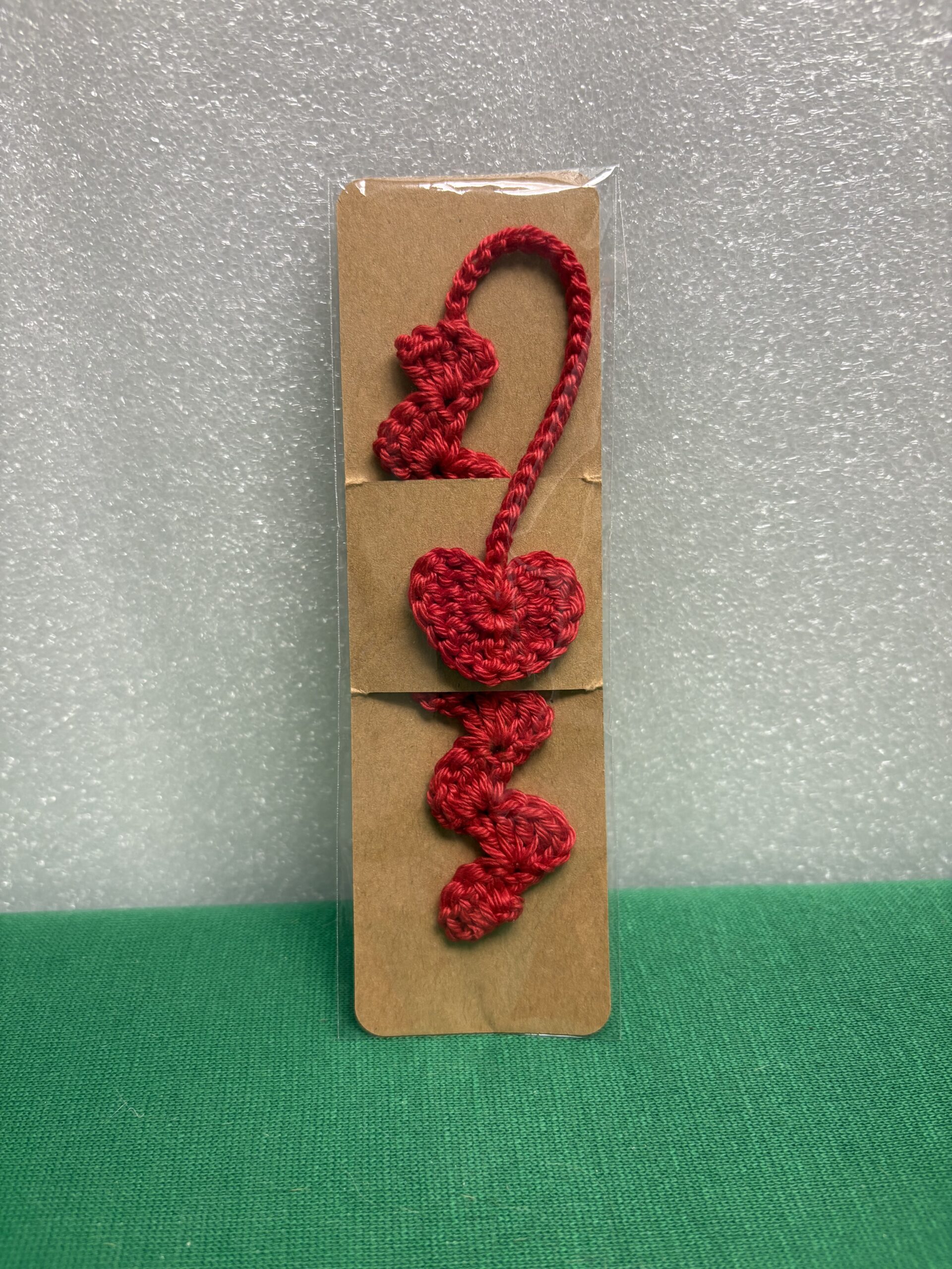 Segnalibro cuore fatto a mano all’uncinetto