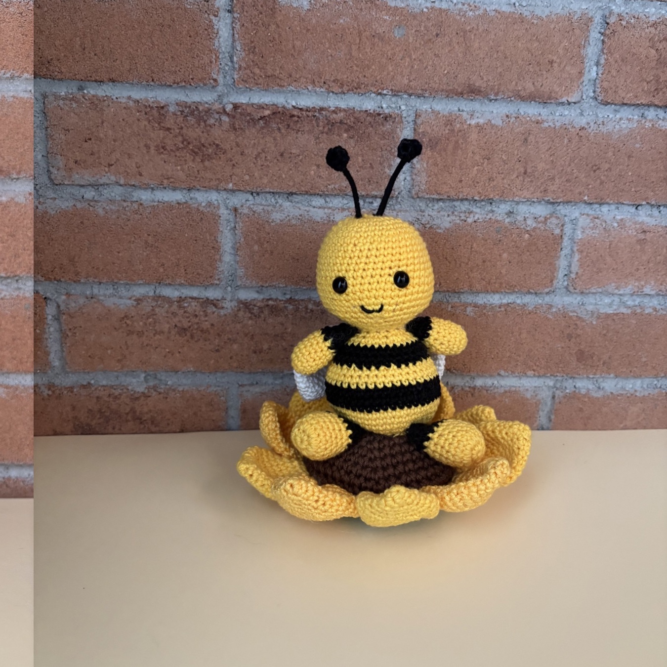 Pina l’Ape sul Girasole – creazione artigianale all’uncinetto unica - immagine 5